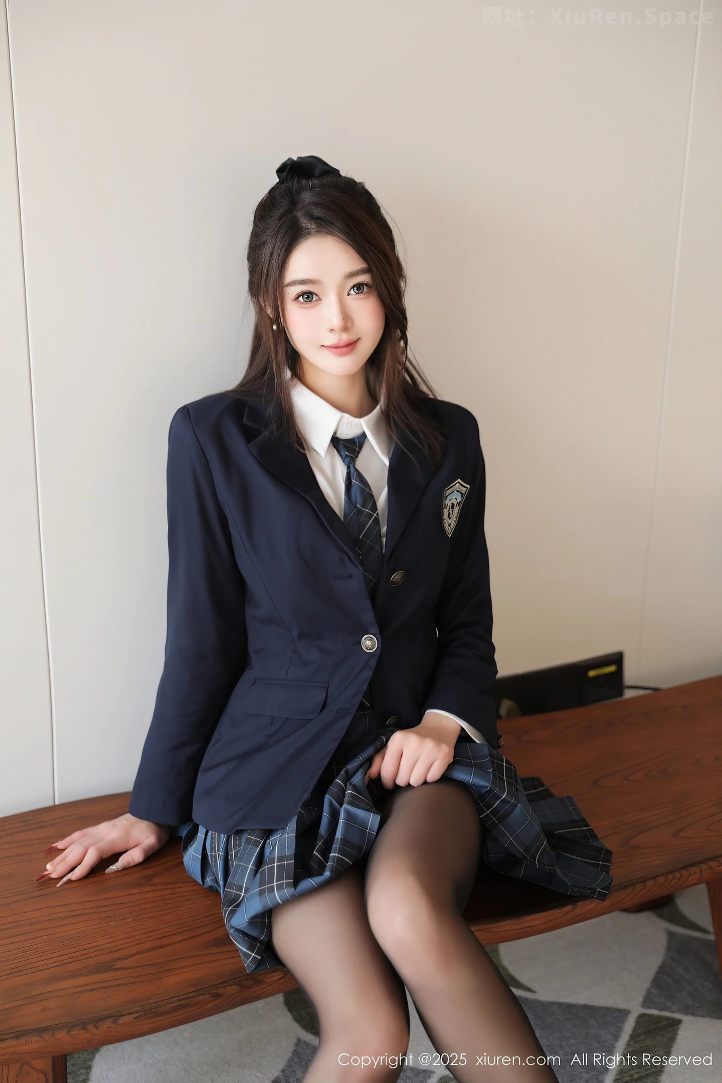 图片[2]-[XiuRen秀人网] VOL.9888 模特Candy糖糖性感JK制服配超薄黑丝秀丰腴身材完美诱惑写真87P-秀人网官方网站